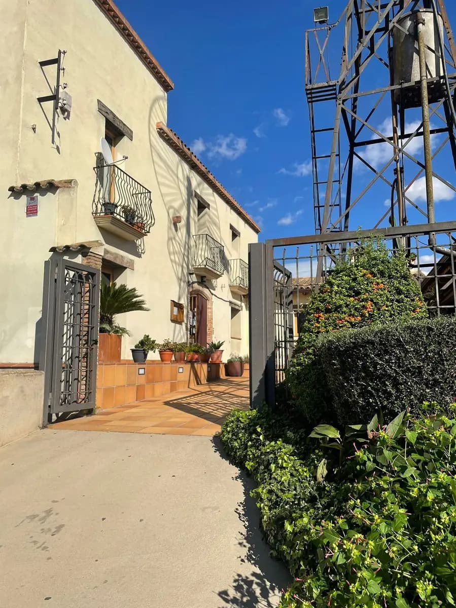 Entrada de la masía